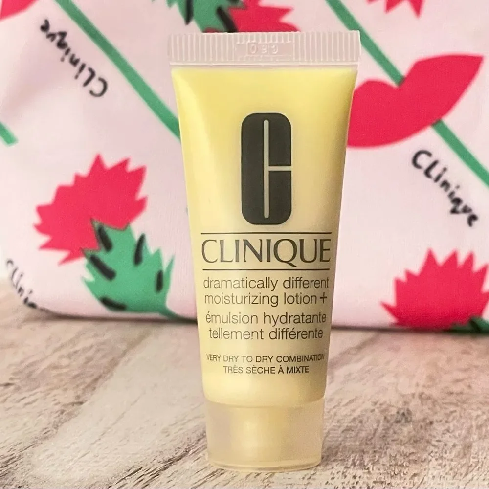 NWT Clinique 2 Pc Set of makeup bag & Dramatically different moisturizing lotion